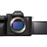 Sony Alpha 7 IV | Geavanceerde full-frame spiegelloze camera (33 megapixels, realtime scherpstelling, 10 frames per seconde, 4K 60p-video, instelbaar volledig aanraakscherm, nieuwe menu's) Zwart