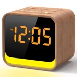 REACHER Radiowekker voor de slaapkamer, digitale FM-radiografische klok met witruis-geluidsmachine, 9 alarmgeluiden, dimbaar display, 7 kleuren nachtlampje, automatische uitschakeltimer, snooze