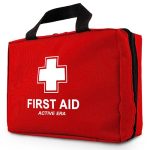 Beste EHBO koffer Active Era 90 EHBO-Koffer - First Aid Kit Hoogwaardige Medische Tas met 90 Items - Waterdicht - Multifunctioneel - Incl. Oogspoeling, 2 Coldpacks en Nooddekens - Draagbaar - 24x9x18cm